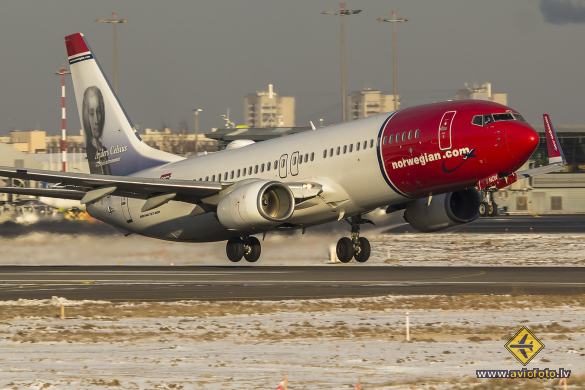 Boeing 737-86N