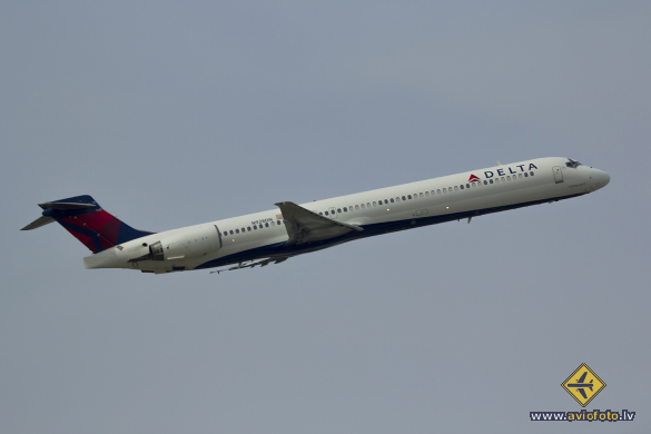 McDonnell Douglas MD-90-30