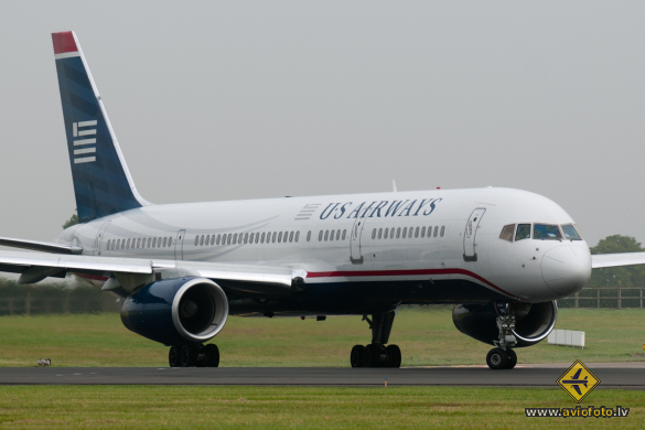 Boeing 757-2B7