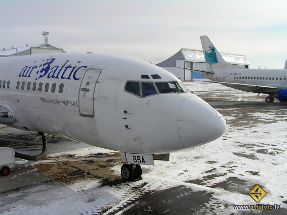 Boeing 737-505