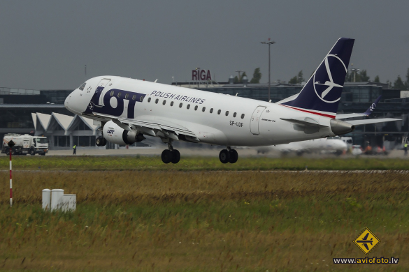 Embraer 170STD (ERJ-170-100STD)