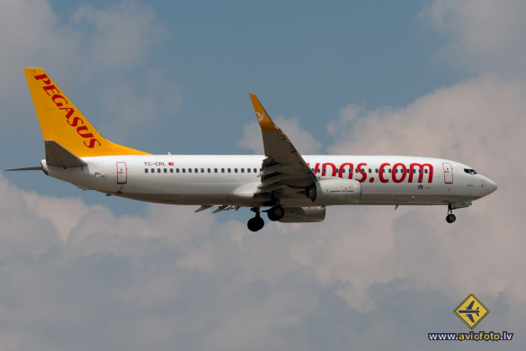Boeing 737-82R