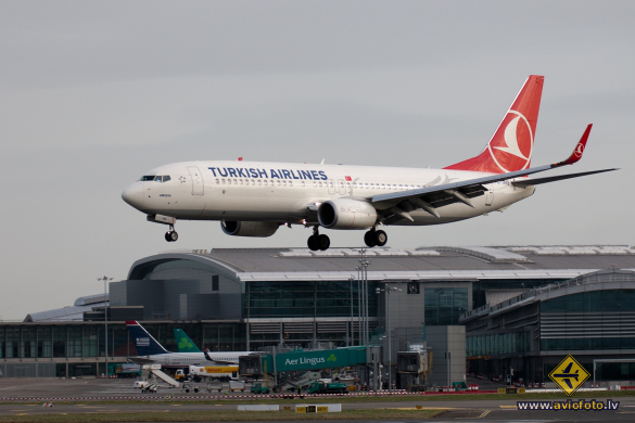 Boeing 737-8F2