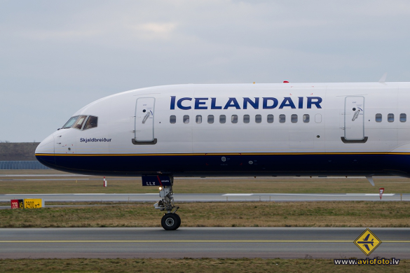 Boeing 757-256
