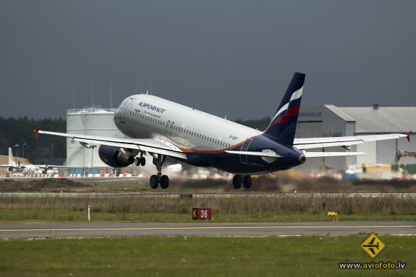 Airbus A320-214