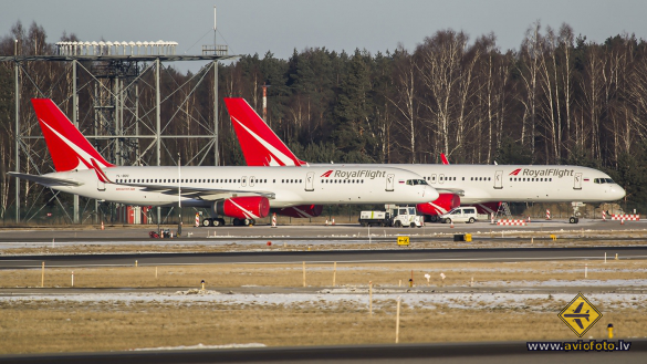Boeing 757-256