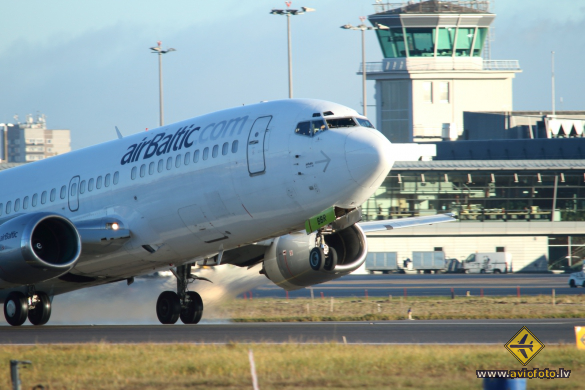 Boeing 737-31S