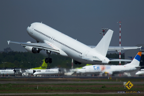 Airbus A320-214