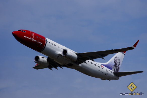 Boeing 737-8JP