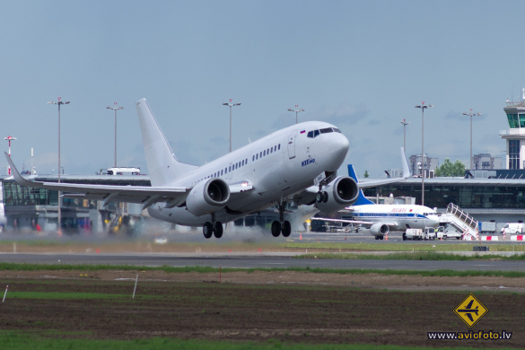 Boeing 737-524