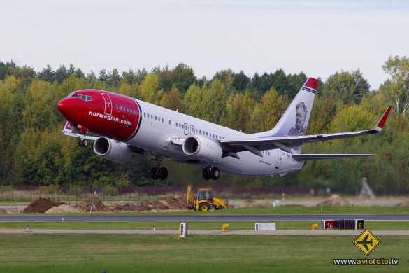 Boeing 737-8JP