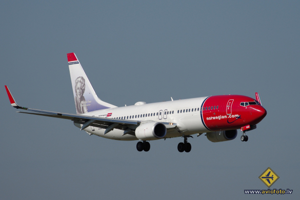 Boeing 737-8JP