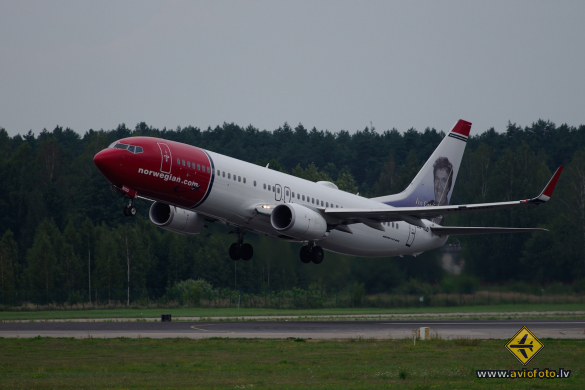 Boeing 737-8JP