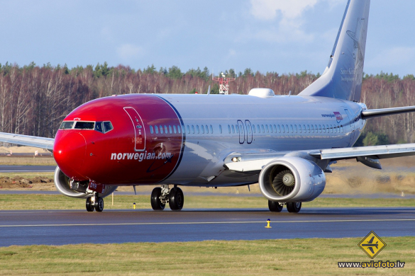 Boeing 737-8JP