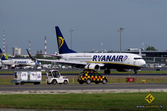 Boeing 737-8AS