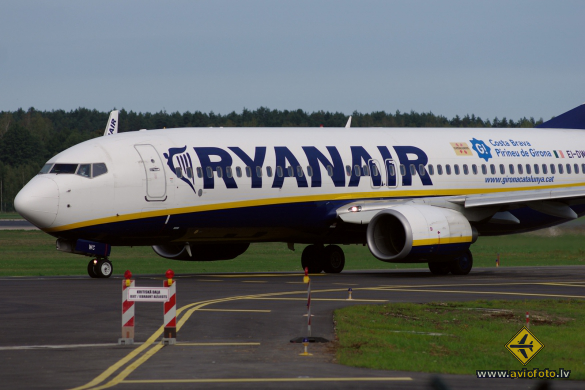 Boeing 737-8AS