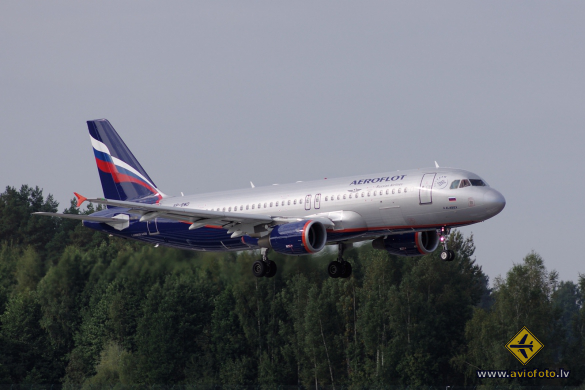 Airbus A320-214
