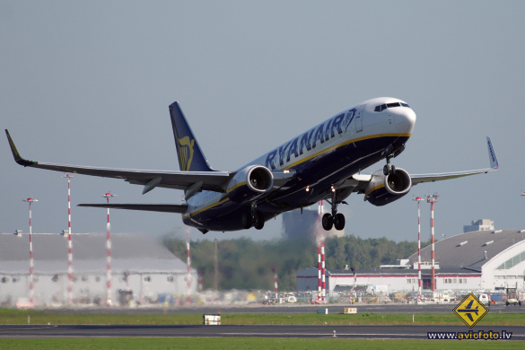 Boeing 737-8AS