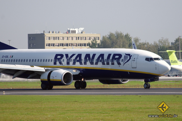 Boeing 737-8AS