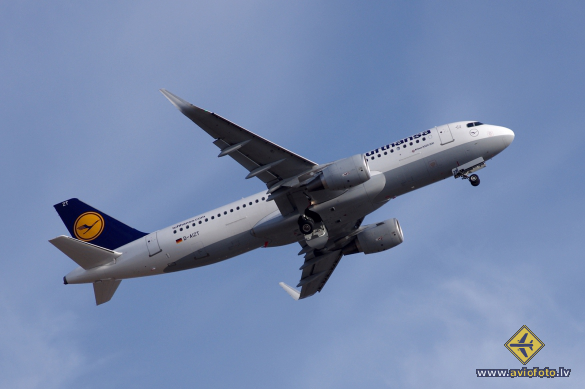 Airbus A320-214