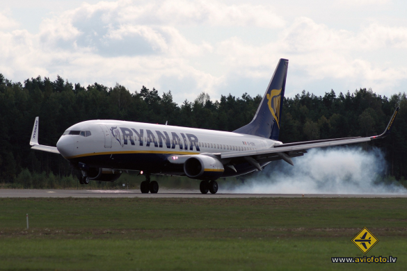 Boeing 737-8AS