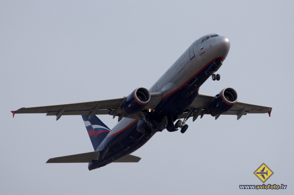 Airbus A320-214