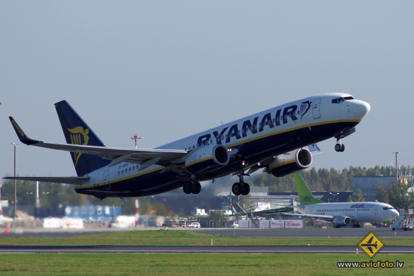 Boeing 737-8AS