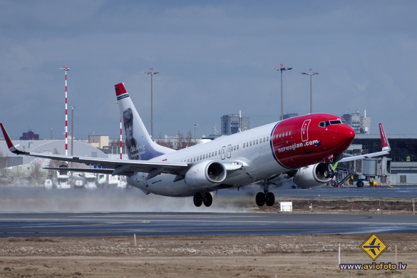 Boeing 737-8JP