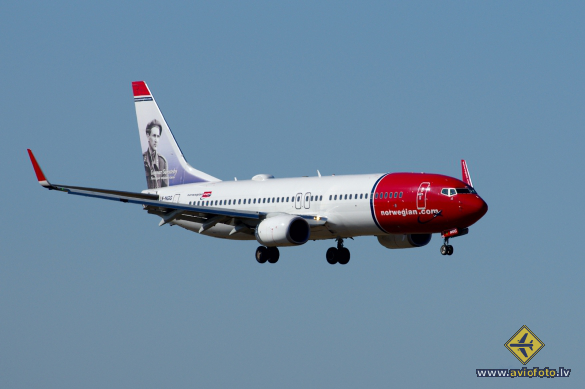 Boeing 737-8JP