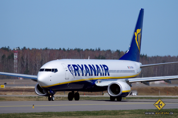 Boeing 737-8AS
