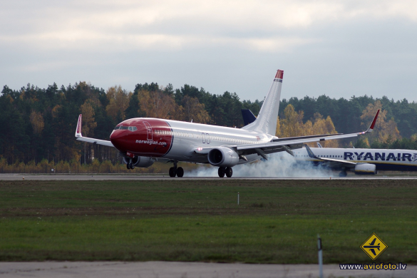 Boeing 737-8JP
