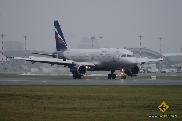 Airbus A320-214