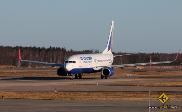 Boeing 737-85P
