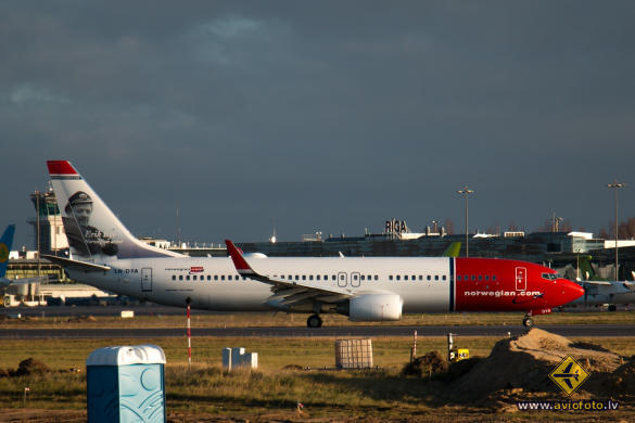 Boeing 737-8JP