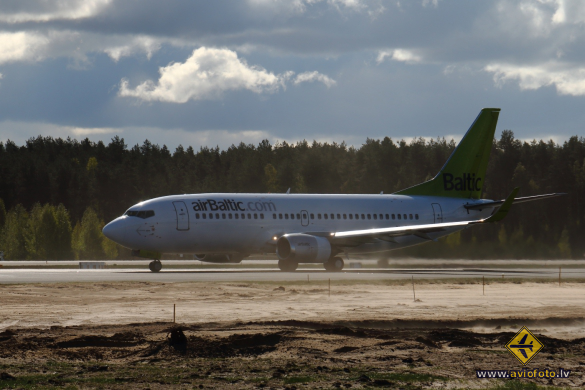 Boeing 737-33V