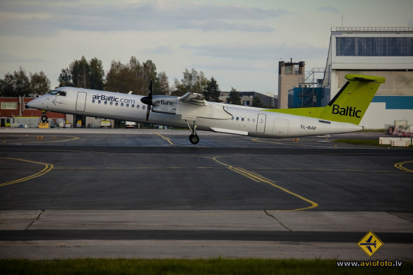 Bombardier DHC-8-402 Q400