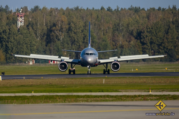 Airbus A320-214