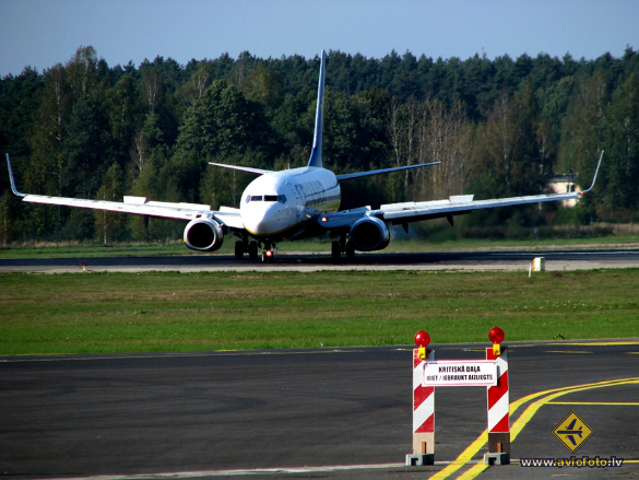 Boeing 737-8AS