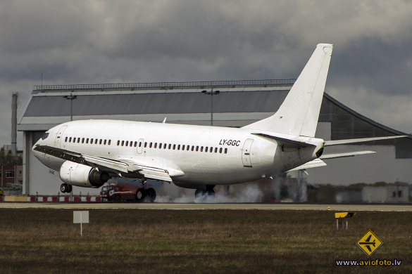 Boeing 737-3Q8