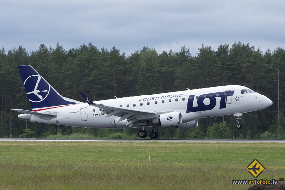 Embraer 170STD (ERJ-170-100STD)