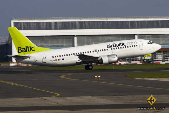Boeing 737-31S