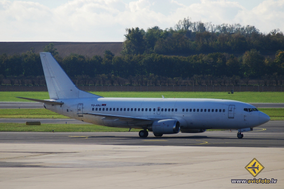 Boeing 737-3H9