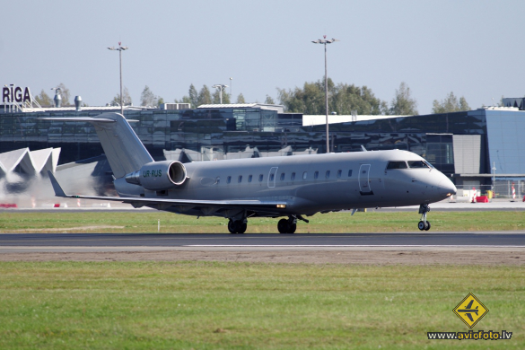 Bombardier Challenger 850 (CRJ-200SE/CL-600-2B19)