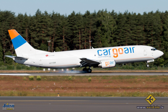 Boeing 737-4Q8(SF)