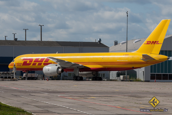 Boeing 757-236(SF)