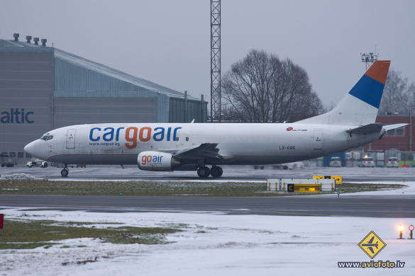 Boeing 737-4Q8(SF)