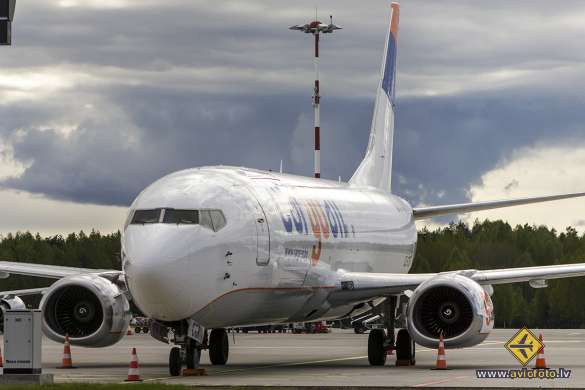 Boeing 737-448(SF)