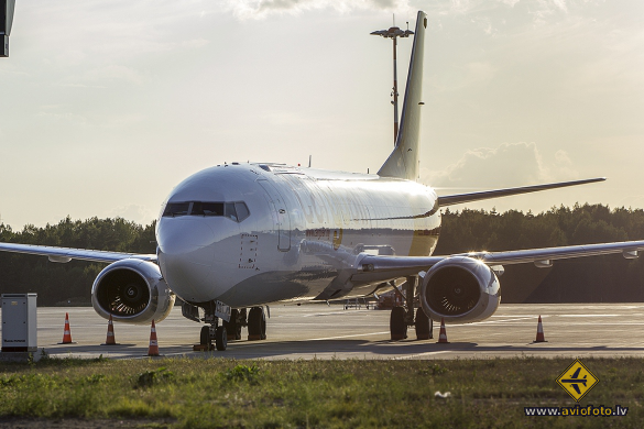 Boeing 737-4Y0(SF)