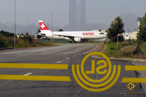 Airbus A320-214
