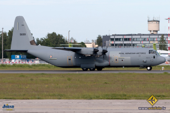 Lockheed Martin C-130J-30 Hercules (L-382)